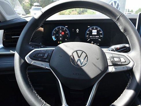 New 2025 Volkswagen Tiguan SE image 10
