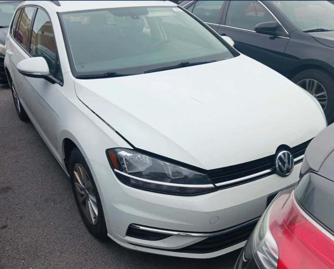 Used 2018 Volkswagen Golf S FWD image 1