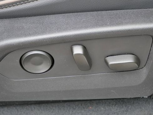 Used 2024 GMC Canyon Denali image 16