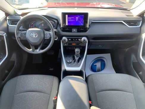 Used 2025 Toyota RAV4 XLE AWD/4WD image 16