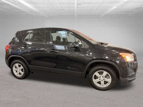 Used 2016 Chevrolet Trax LS AWD/4WD image 24