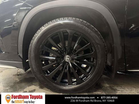 Used 2023 Toyota Highlander XSE AWD/4WD image 9
