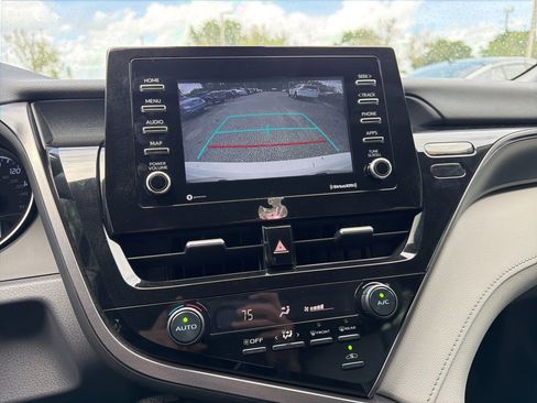 Used 2021 Toyota Camry SE image 11