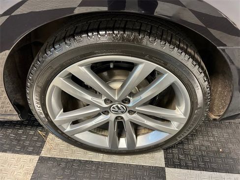 Used 2018 Volkswagen Passat 2.0T R-Line image 15