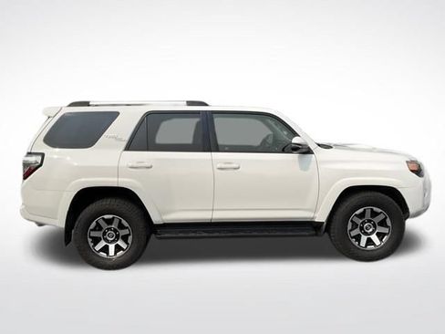 Used 2018 Toyota 4Runner TRD Off-Road Premium AWD/4WD image 17