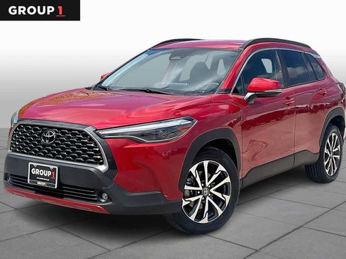 Used 2023 Toyota Corolla Cross XLE image 1