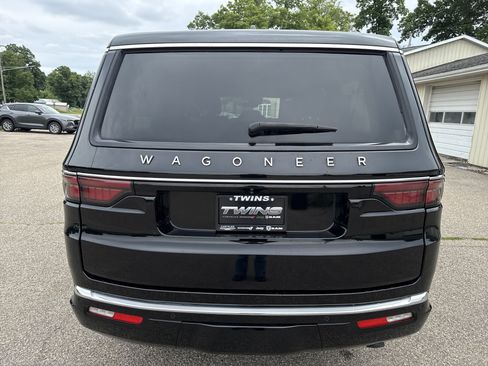 Used 2024 Jeep Wagoneer L Series II w/ Flexible Seating Group AWD/4WD image 6