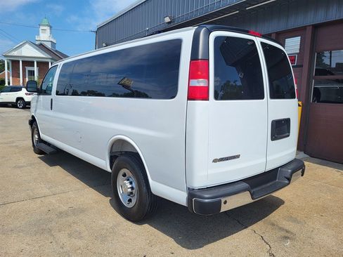 Used 2025 Chevrolet Express 3500 LS w/ Chrome Appearance Package RWD image 5