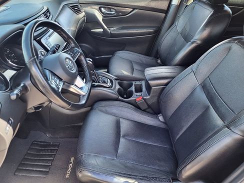 Used 2018 Nissan Rogue SL w/ Premium Package image 15