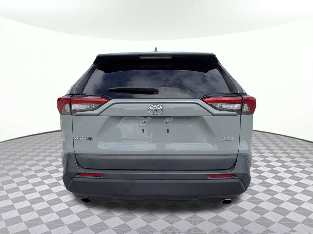 Used 2023 Toyota RAV4 XLE Premium FWD image 4