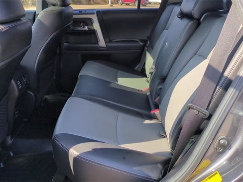 Used 2018 Toyota 4Runner SR5 Premium image 15