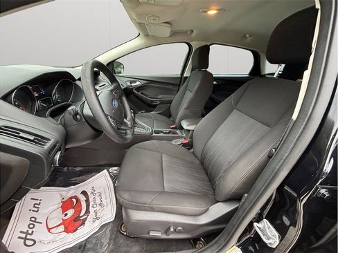Used 2016 Ford Focus SE w/ SE Power Seat Package image 2