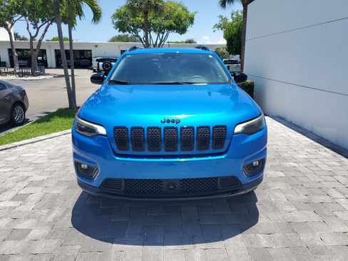 Used 2023 Jeep Cherokee Altitude Lux AWD/4WD image 2