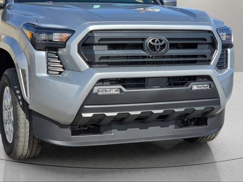 Used 2026 Toyota Tacoma SR5 AWD/4WD image 8