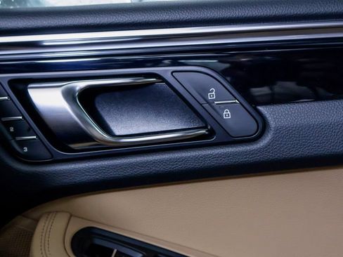 Certified 2026 Porsche Macan AWD/4WD image 21