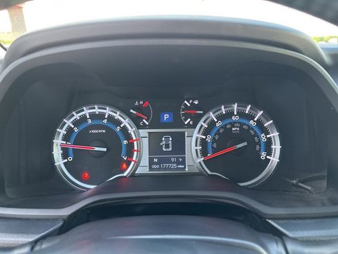 Used 2019 Toyota 4Runner Limited image 11