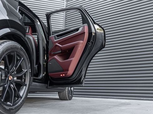 New 2026 Porsche Cayenne Coupe image 33