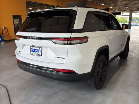 Used 2023 Jeep Grand Cherokee Limited w/ Luxury Tech Group II AWD/4WD image 5
