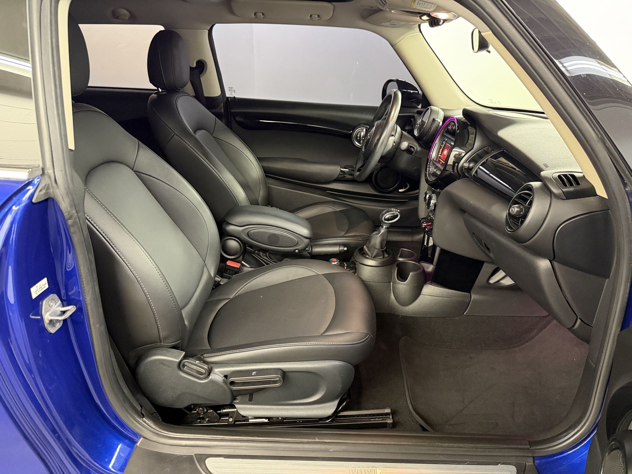 Used 2019 MINI Cooper 2-Door Hardtop FWD image 23