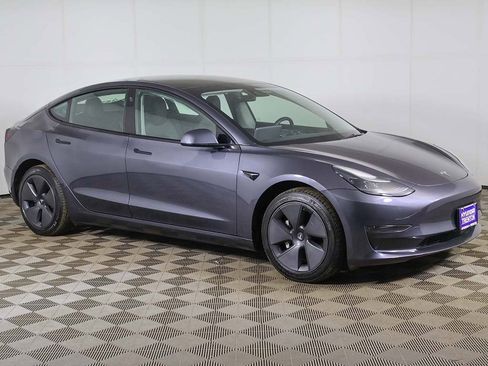 Used 2023 Tesla Model 3 Standard Range image 2