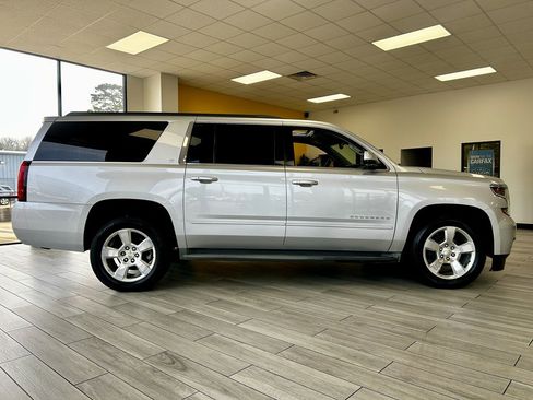 Used 2015 Chevrolet Suburban LT image 5