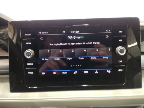 New 2025 Volkswagen Taos SEL image 27