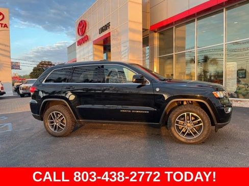 Used 2019 Jeep Grand Cherokee Laredo w/ 18" Wheel & 8.4" Radio Group image 2