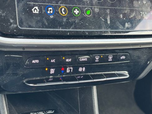 Used 2023 Chevrolet Bolt EUV LT image 11