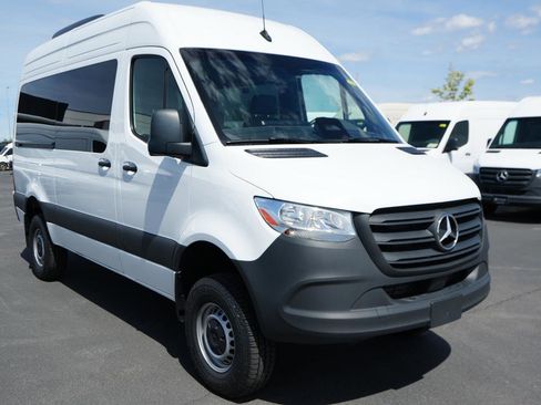 Used 2025 Mercedes-Benz Sprinter 2500 image 3