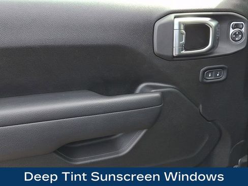 Used 2025 Jeep Gladiator Sport image 16