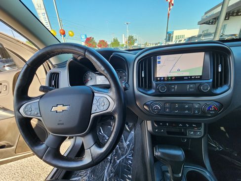 Used 2019 Chevrolet Colorado Z71 AWD/4WD image 16