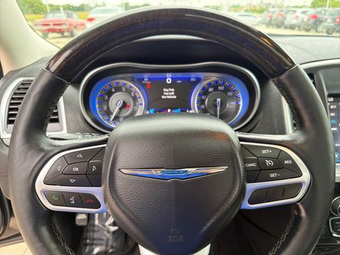 Used 2017 Chrysler 300 C w/ Light Group AWD/4WD image 16