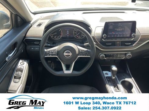 Used 2024 Nissan Altima 2.5 SV FWD image 18