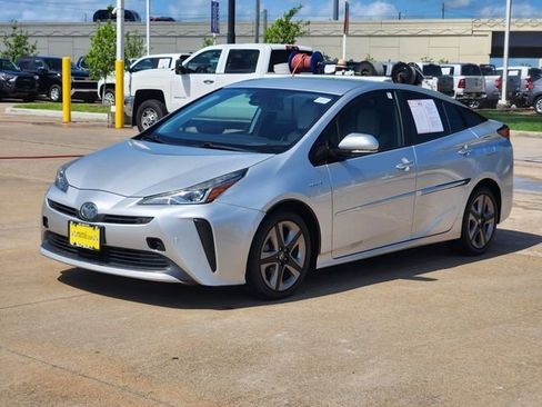 Used 2019 Toyota Prius Limited FWD image 3