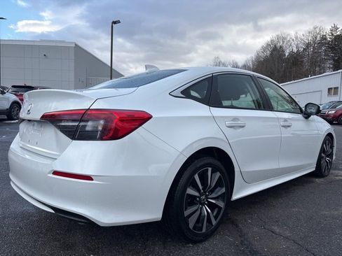 Used 2023 Honda Civic EX image 3