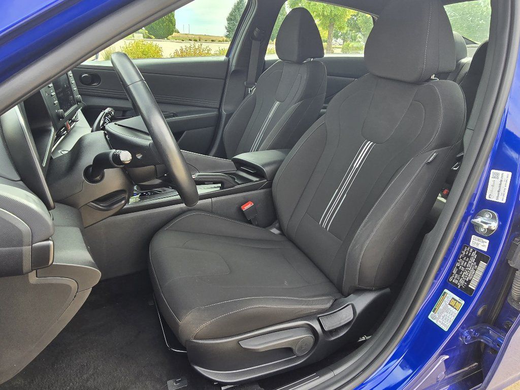 Used 2025 Hyundai Elantra Sport FWD image 13