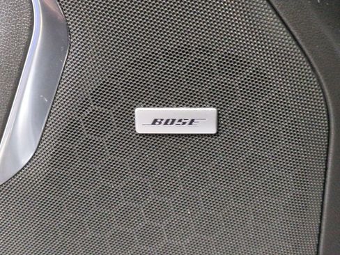 Used 2023 GMC Yukon SLT w/ SLT Luxury Package image 29