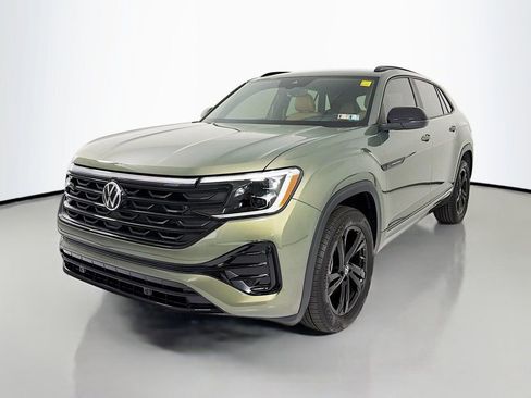 Used 2025 Volkswagen Atlas Cross Sport SEL R-Line image 3