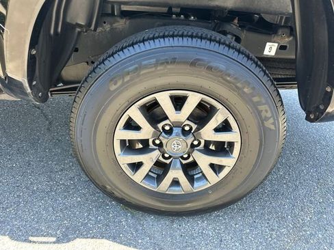 Used 2023 Toyota Tacoma SR5 AWD/4WD image 14