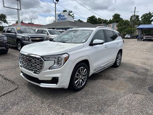Used 2022 GMC Terrain Denali w/ Denali Premium Package AWD/4WD image 3