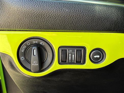 Used 2015 Dodge Challenger R/T image 17