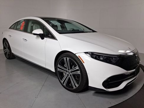 Used 2022 Mercedes-Benz EQS 450+ Sedan image 2