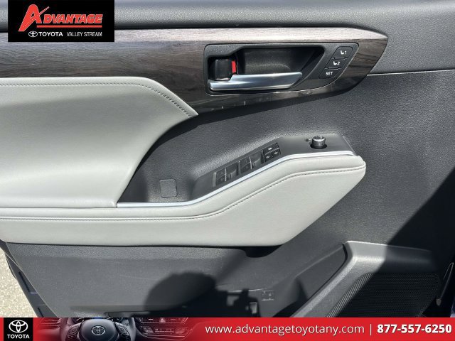 Used 2023 Toyota Highlander Limited AWD/4WD image 22