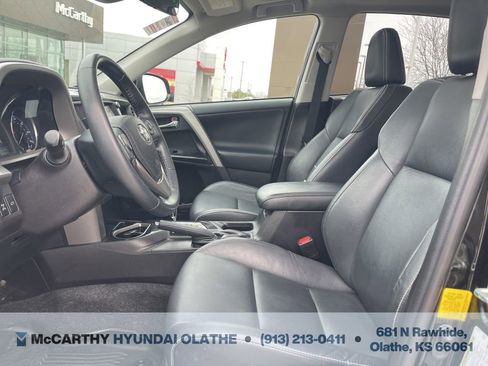 Used 2018 Toyota RAV4 Limited w/ Advanced Technology Package image 18