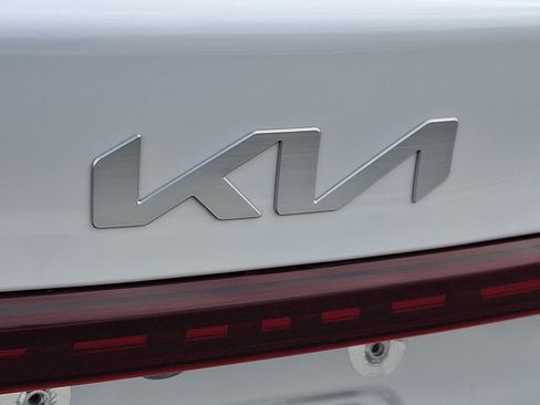 Used 2024 Kia Forte LXS image 32