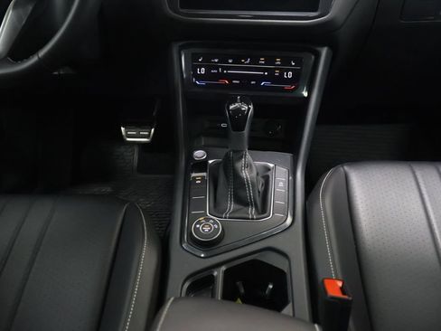 Used 2022 Volkswagen Tiguan SE w/ Panoramic Sunroof Package AWD/4WD image 20