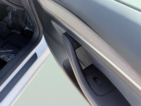 Used 2023 Tesla Model 3 Standard Range image 46