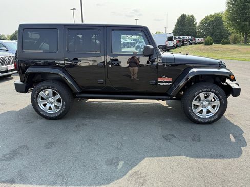 Used 2014 Jeep Wrangler Unlimited Sahara w/ Connectivity Group AWD/4WD image 7