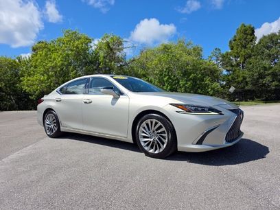 Used 2019 Lexus ES 300h w/ Accessory Package 2