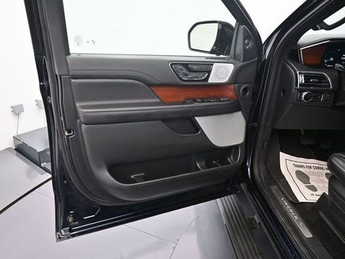 Used 2021 Lincoln Navigator Reserve w/ Luxury Package image 13